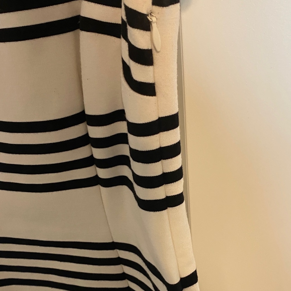 Chic Striped Women's Top - Black and White - Picture 3 of 8